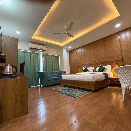 Hotel 7 Heaven Dehradun Dış mekan fotoğraf