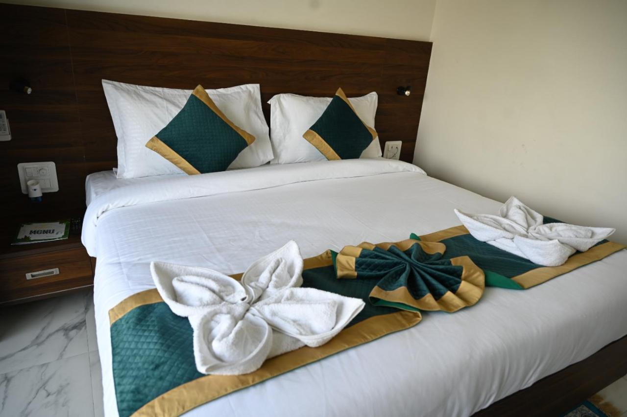 Hotel 7 Heaven Dehradun Dış mekan fotoğraf