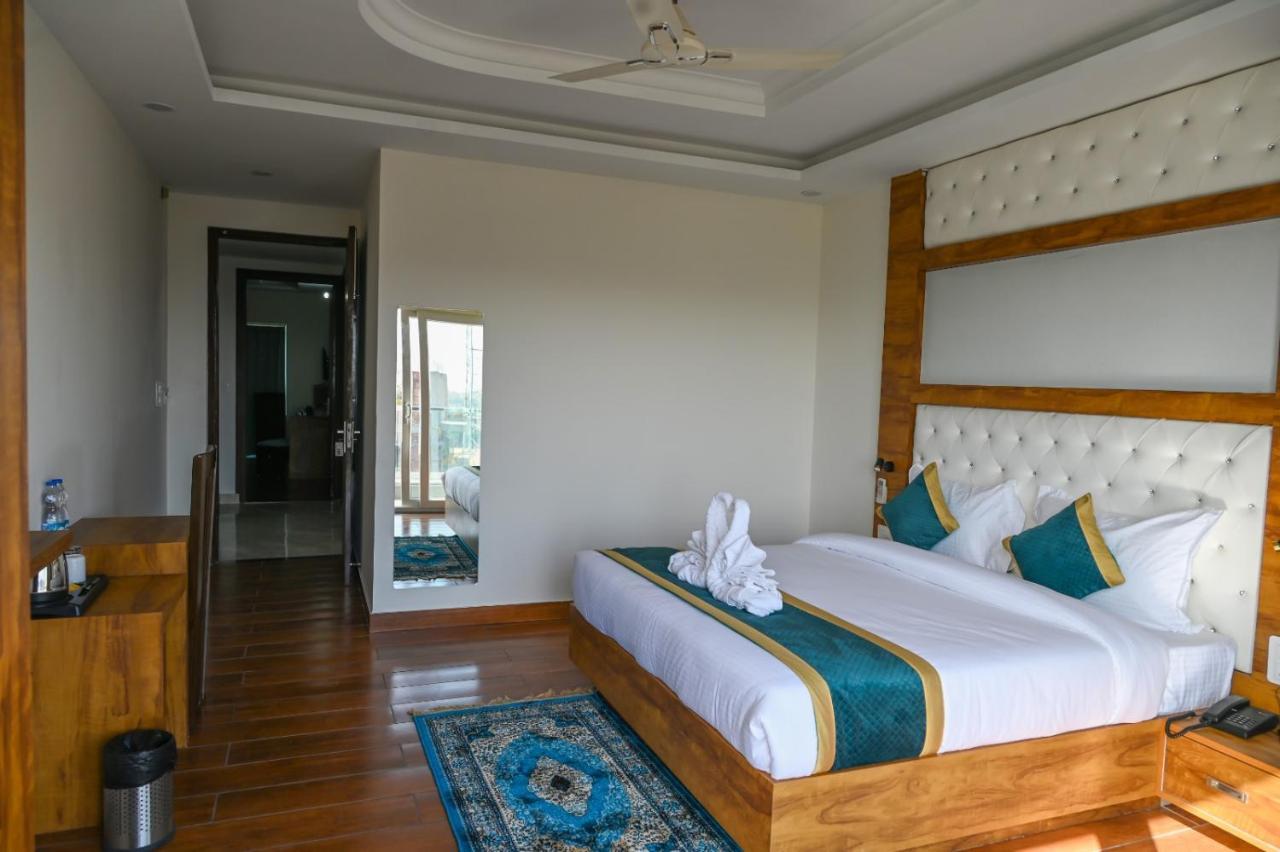 Hotel 7 Heaven Dehradun Dış mekan fotoğraf