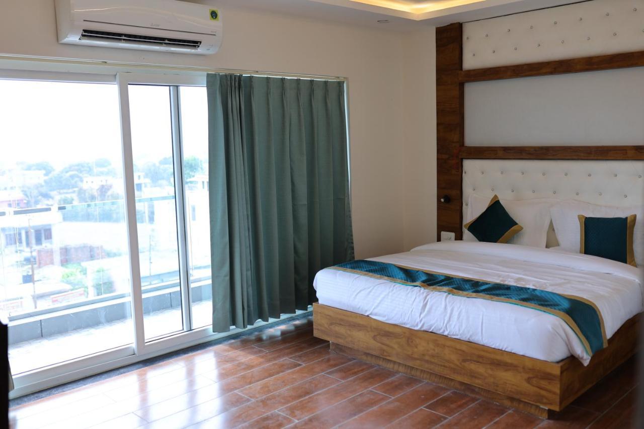 Hotel 7 Heaven Dehradun Dış mekan fotoğraf