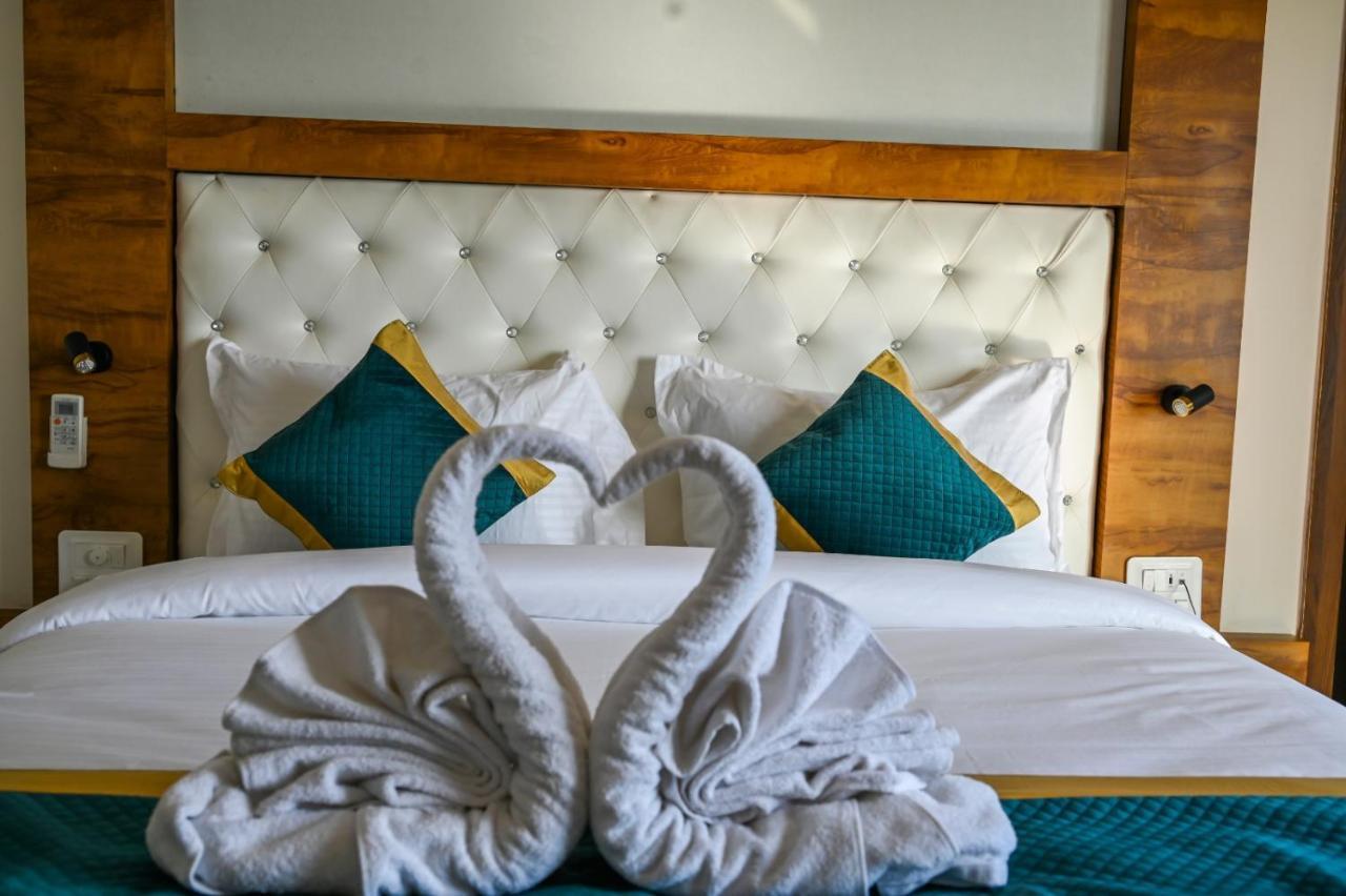 Hotel 7 Heaven Dehradun Dış mekan fotoğraf