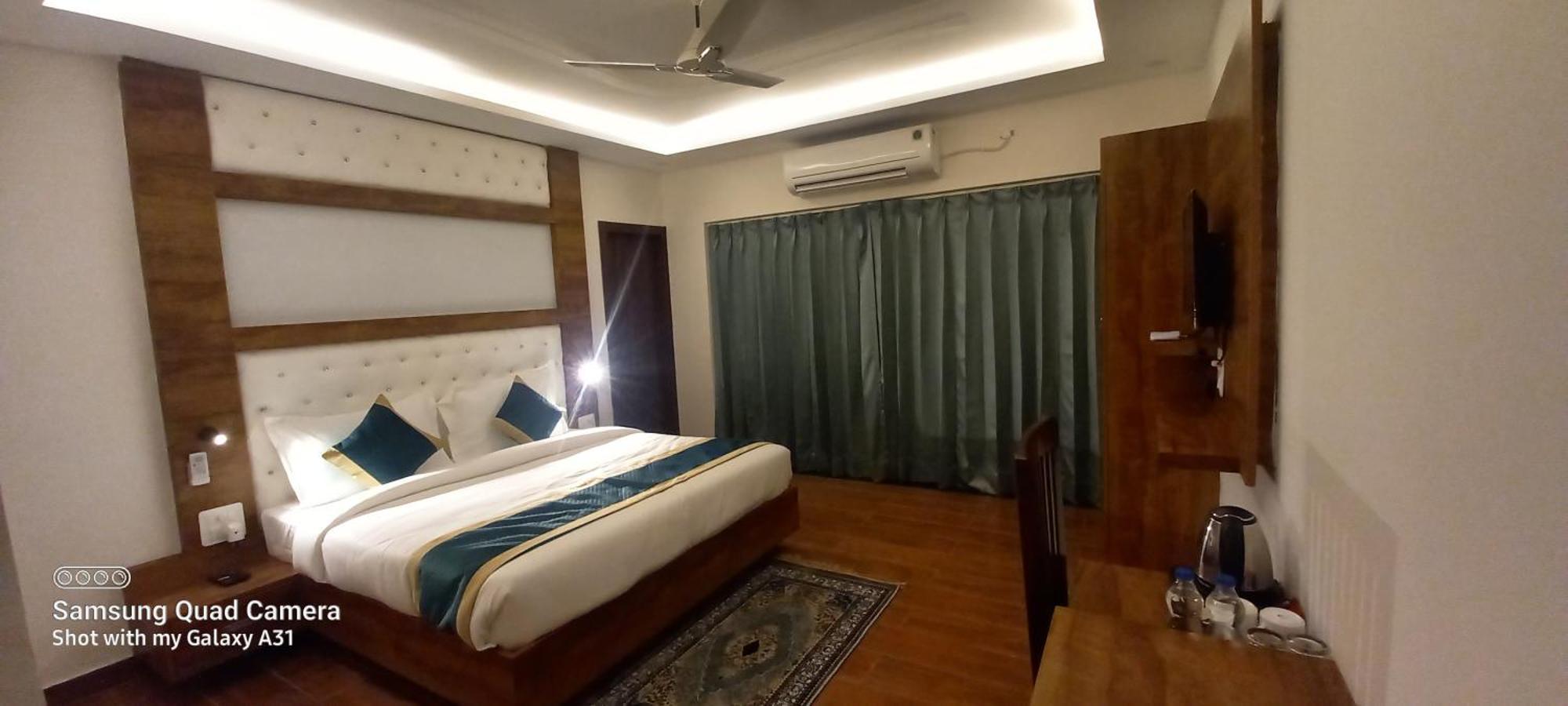 Hotel 7 Heaven Dehradun Dış mekan fotoğraf