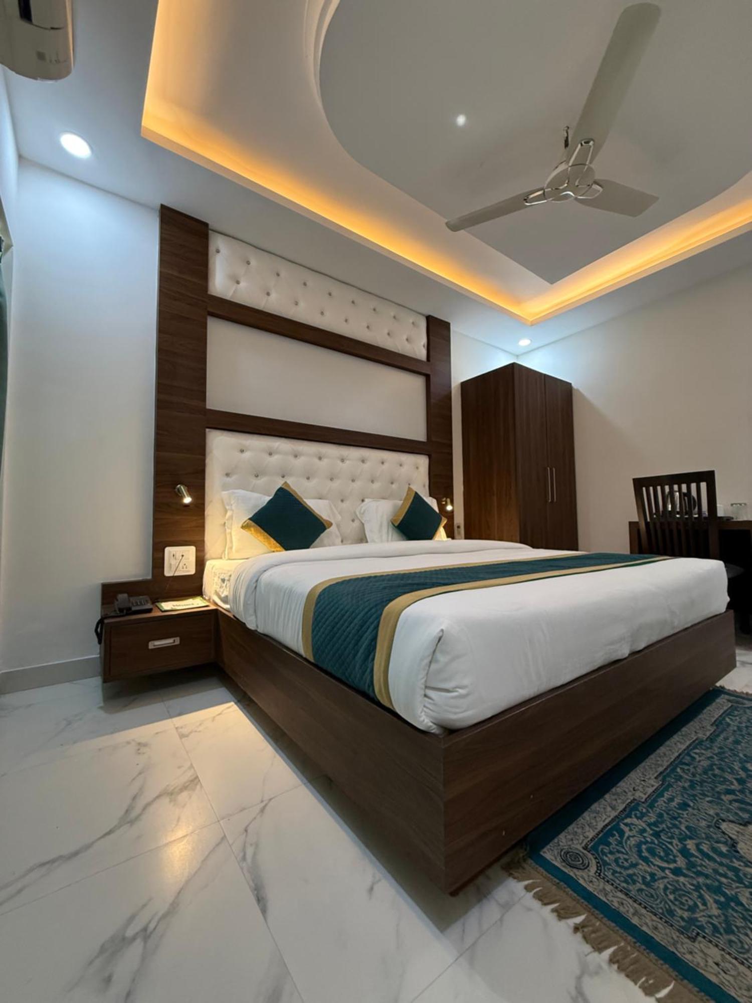 Hotel 7 Heaven Dehradun Dış mekan fotoğraf