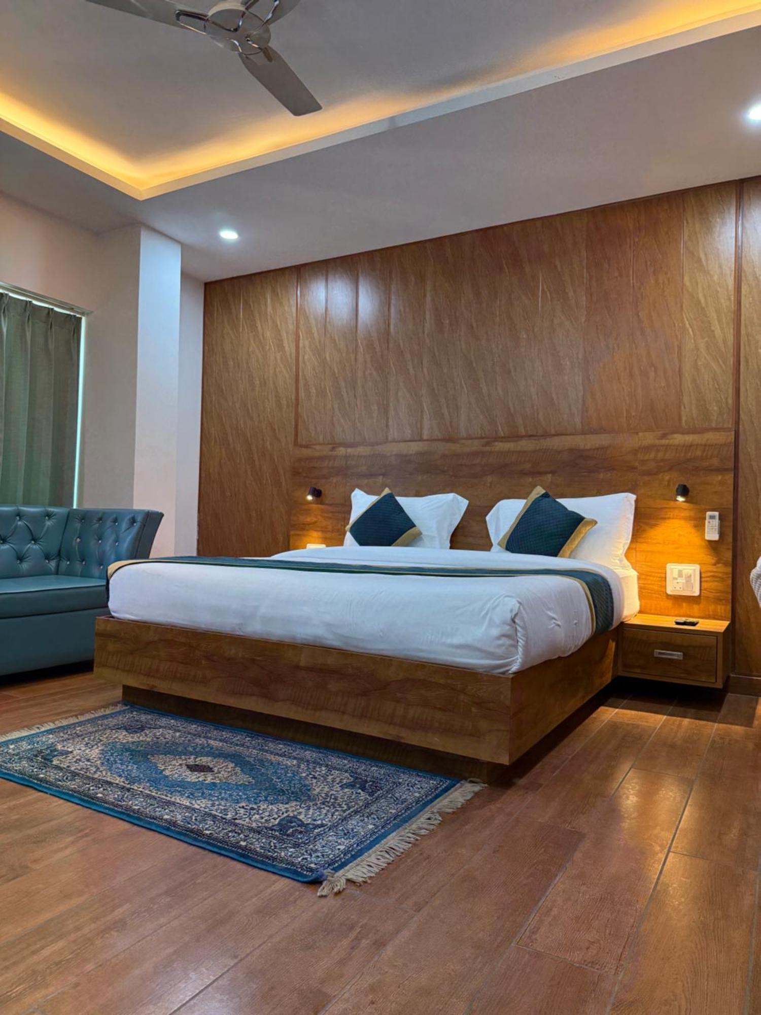 Hotel 7 Heaven Dehradun Dış mekan fotoğraf