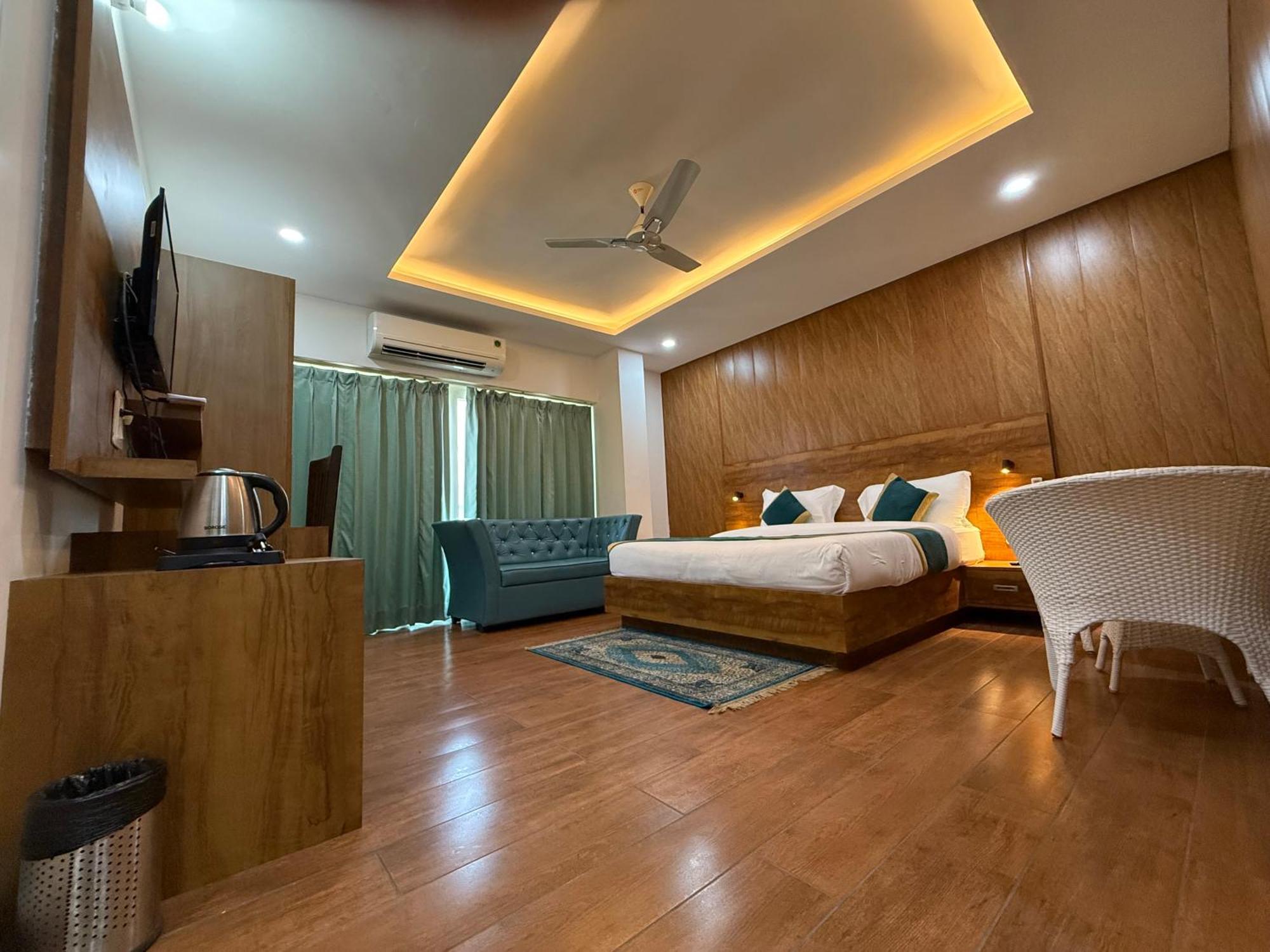 Hotel 7 Heaven Dehradun Dış mekan fotoğraf