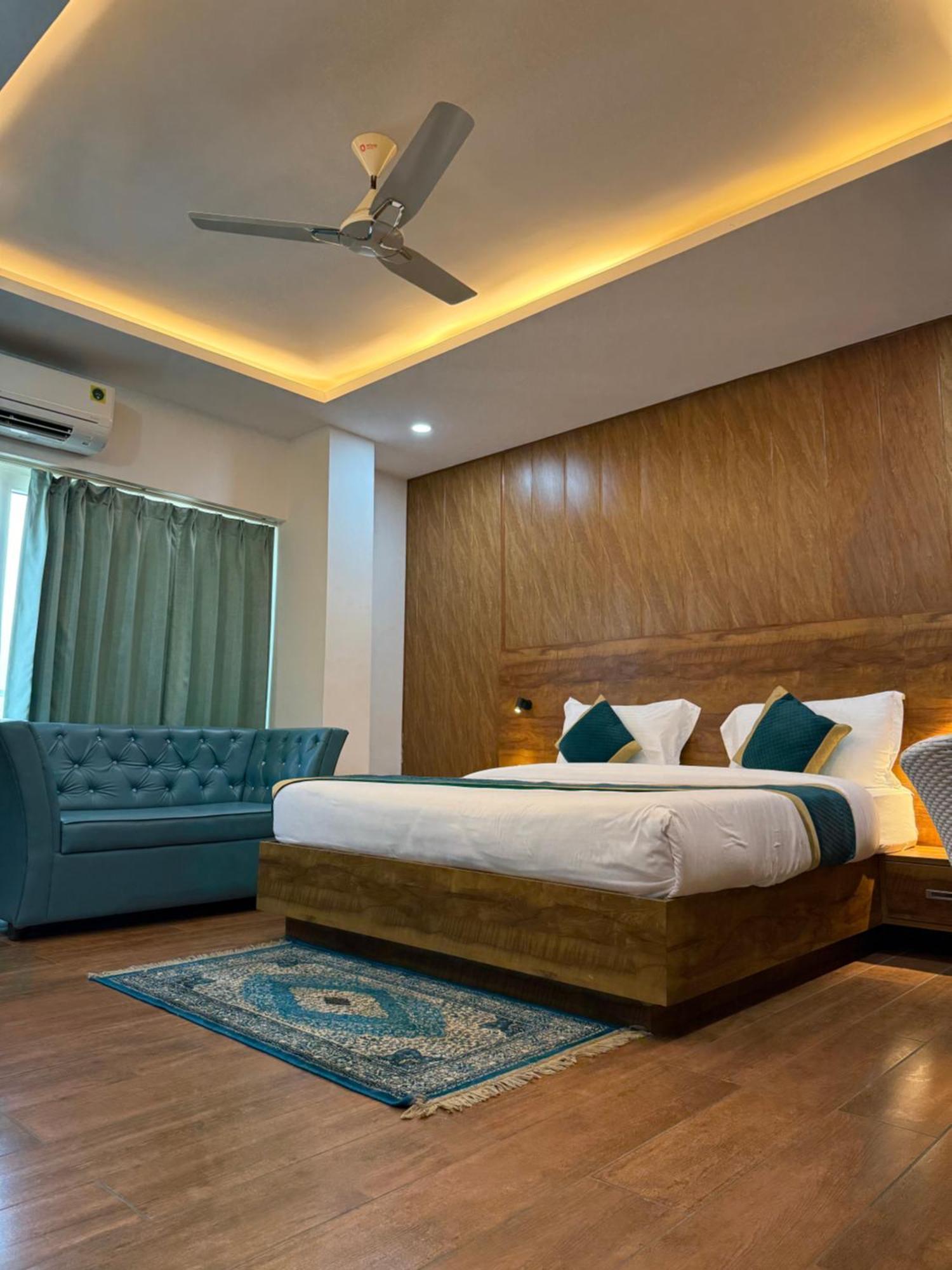 Hotel 7 Heaven Dehradun Dış mekan fotoğraf