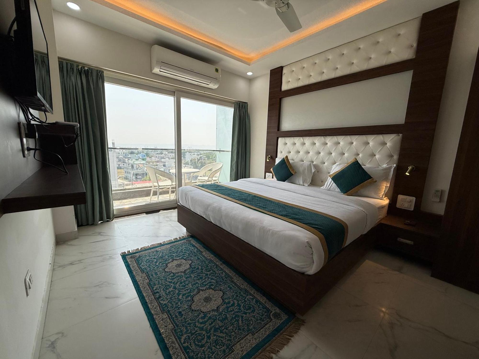 Hotel 7 Heaven Dehradun Dış mekan fotoğraf