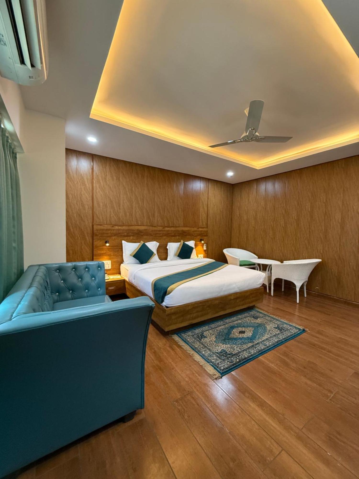 Hotel 7 Heaven Dehradun Dış mekan fotoğraf