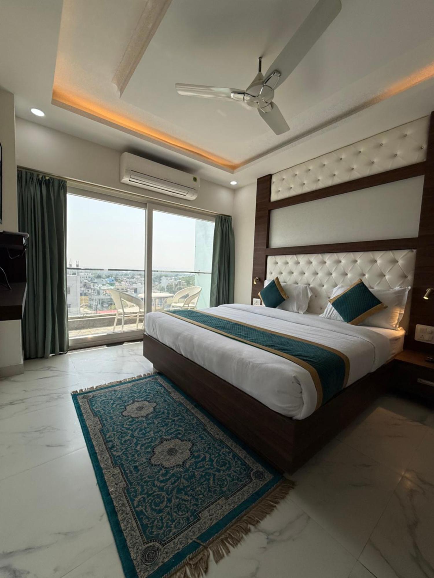 Hotel 7 Heaven Dehradun Dış mekan fotoğraf