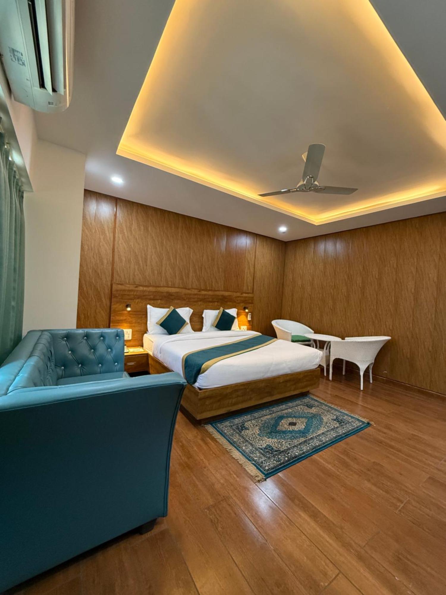 Hotel 7 Heaven Dehradun Dış mekan fotoğraf