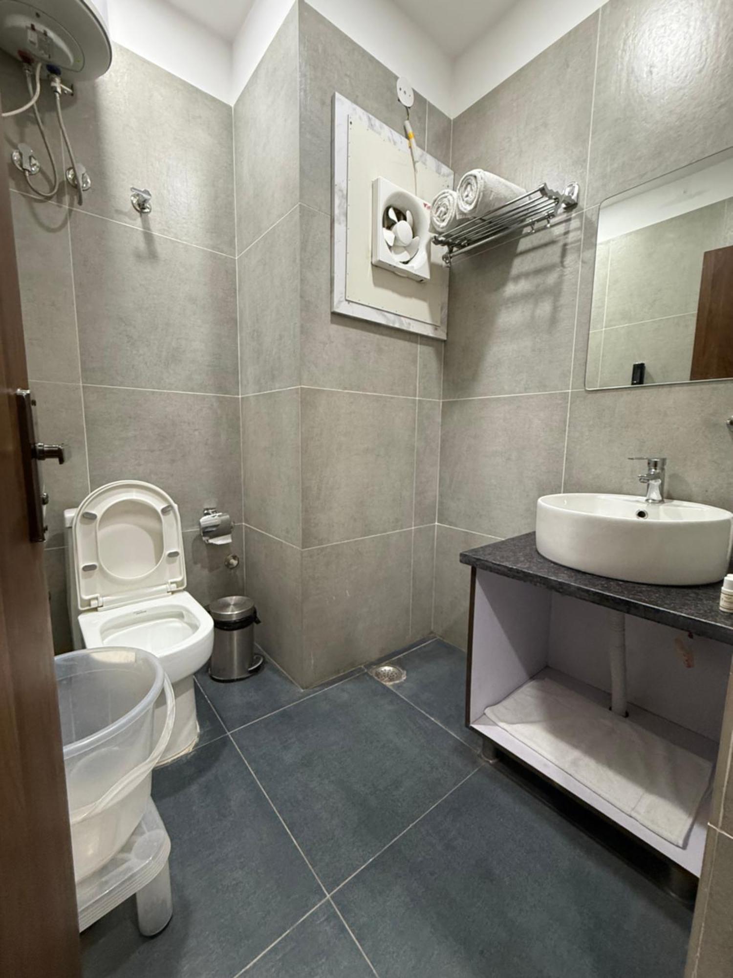 Hotel 7 Heaven Dehradun Dış mekan fotoğraf